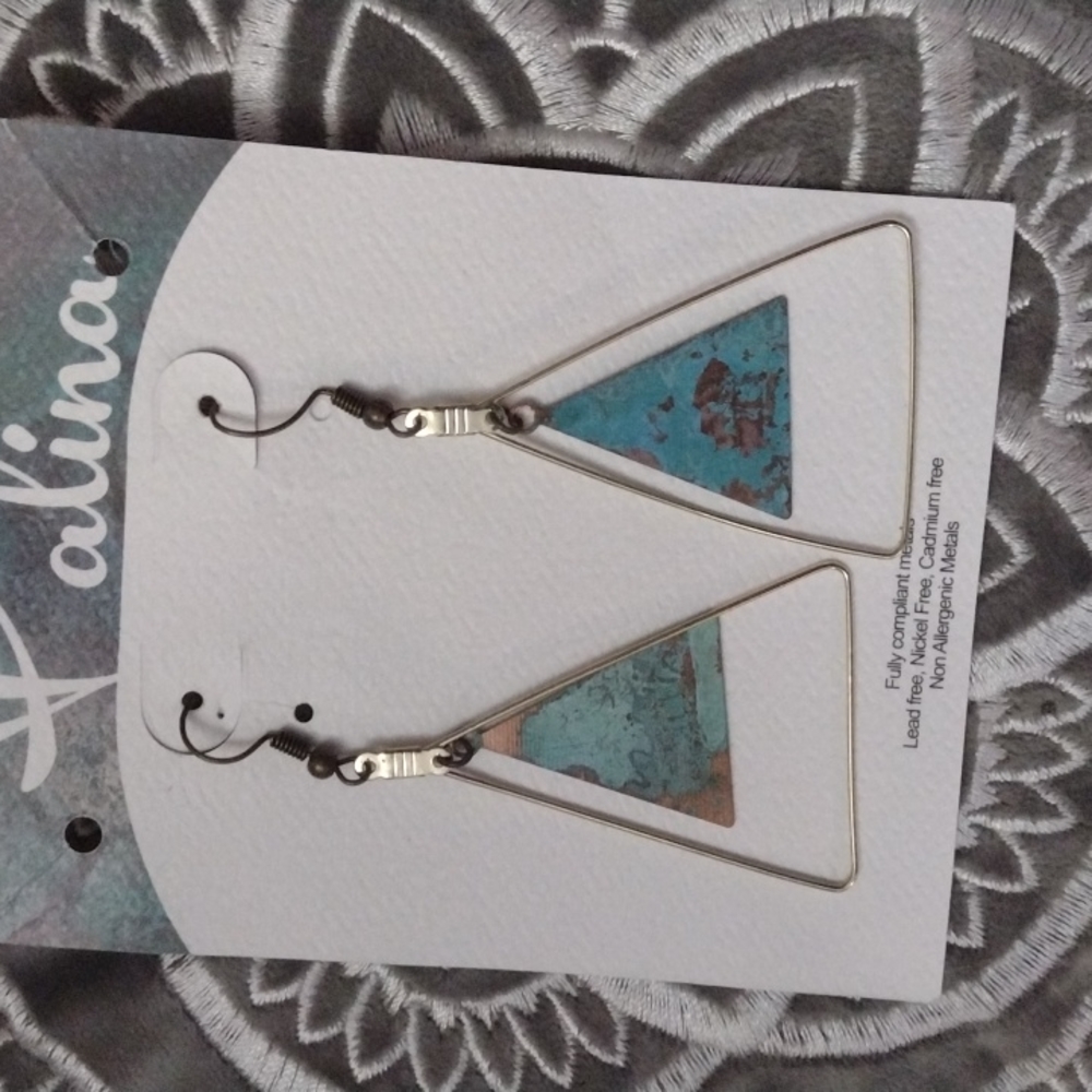 Earring that are handcrafted lovingly by artesians using fine brass